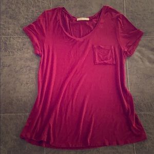 Rounded v-neck pocket tee
